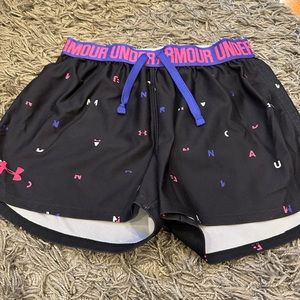 Girls youth large Under Armour shorts.